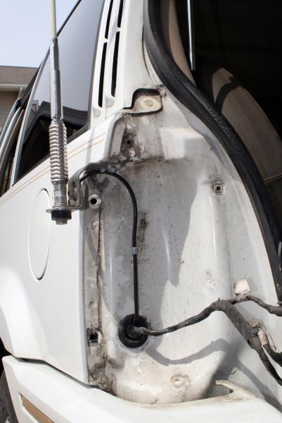 Where to mount cb antenna on jeep grand cherokee